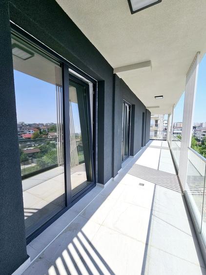 Apartament cu 3 camere decomandat în Est