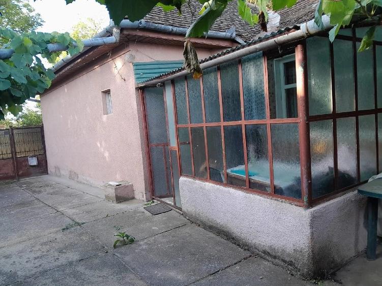 Casă cu 4 camere cu Teren 1300 Mp în Central