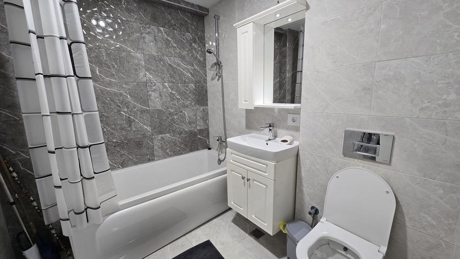 Apartament cu 2 camere decomandat în Carrefour