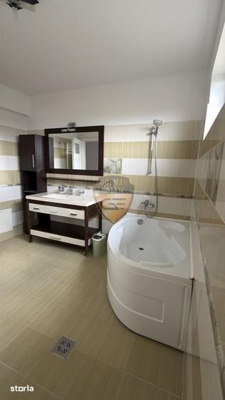 Casă cu 5 camere cu Teren 500 Mp în Agigea