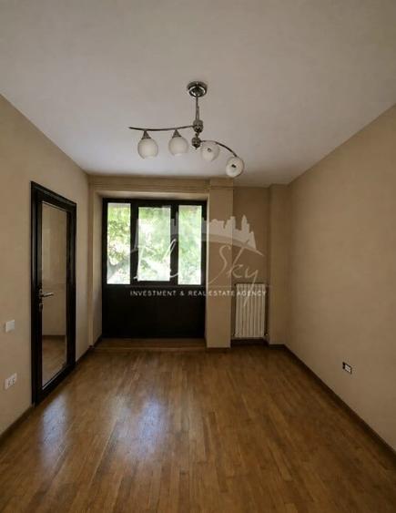 Apartament cu 3 camere semidecomandat în Ultracentral