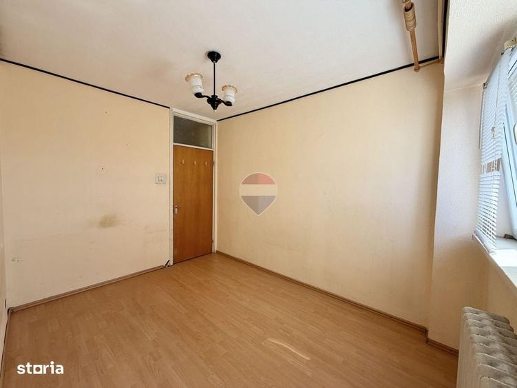 Apartament cu 3 camere semidecomandat în Dobroești