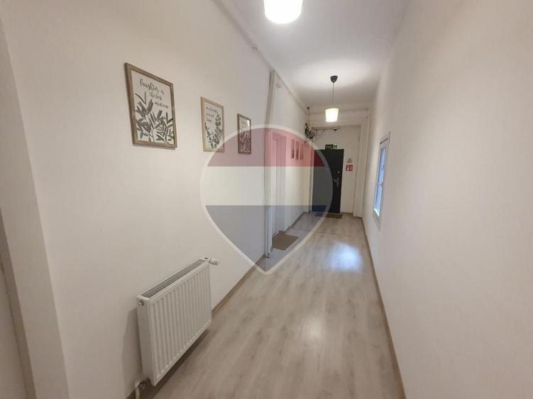 Apartament cu 4 camere semidecomandat în P-ța Unirii