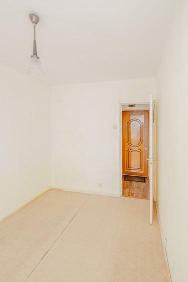Apartament cu 3 camere semidecomandat, mobilat în Tomis III