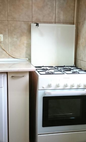 Apartament cu 3 camere semidecomandat în Basarab