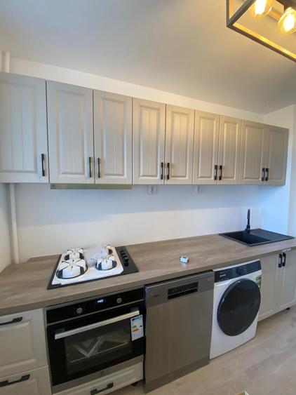 Apartament cu 3 camere decomandat în Titan