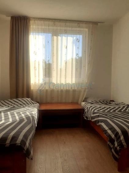 Casă individuală cu 8 camere cu Canalizare în Valenta