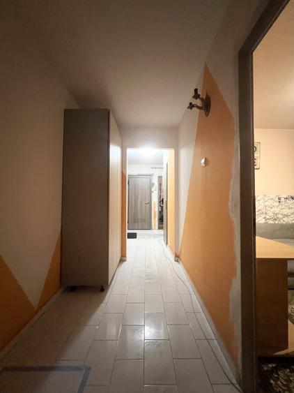 Apartament cu 3 camere, 72mp utili, etaj 2, decomandat - zona Lunei - 12