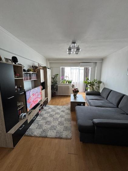Apartament cu 3 camere decomandat în Trivale