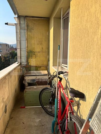 Apartament cu 3 camere semidecomandat, mobilat în Tractorul