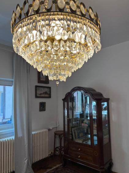 Apartament cu 6 camere decomandat în Universitate