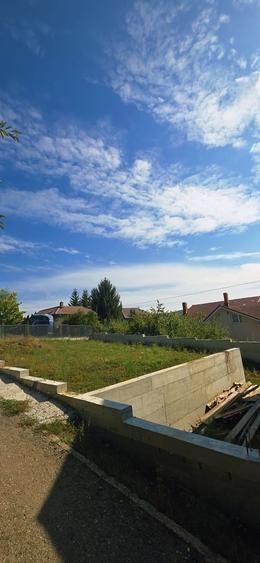 Casă individuală cu 4 camere cu Canalizare în Est