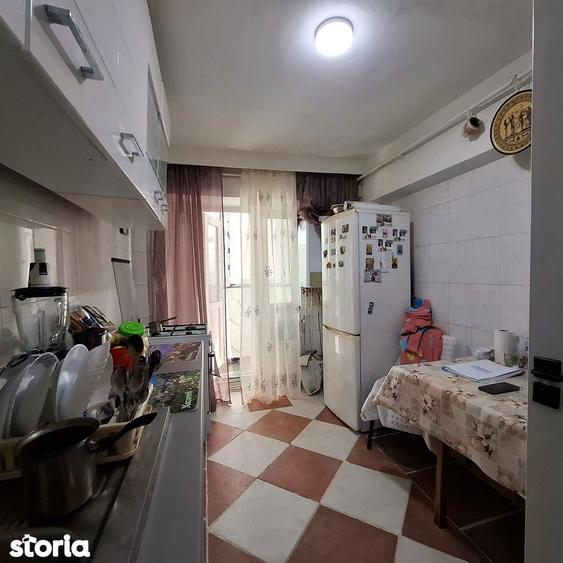 Apartament cu 4 camere decomandat în Central