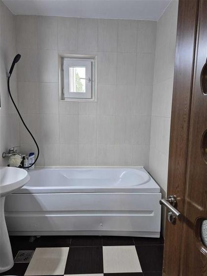 Apartament cu 3 camere decomandat în Nicolina