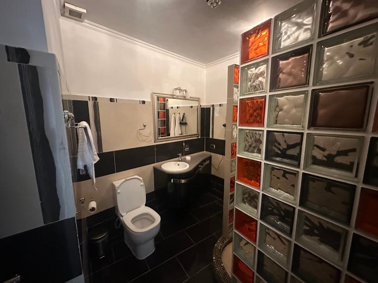 Apartament cu 3 camere semidecomandat în Rosetti