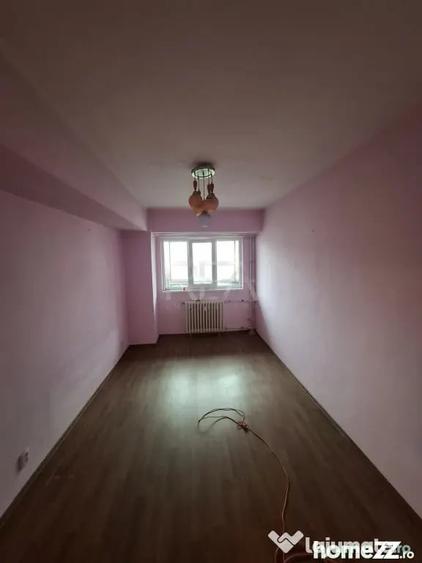 Apartament cu 3 camere decomandat în Lujerului
