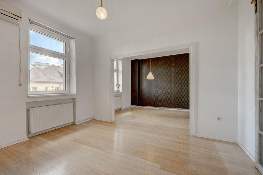 Apartament cu 3 camere semidecomandat în Eminescu