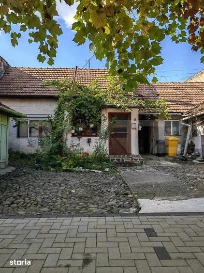 Casă cu 2 camere cu Teren 100 Mp în Central