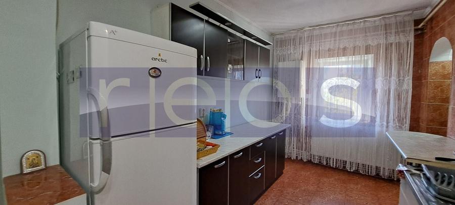 Apartament cu 4 camere decomandat, mobilat în Central