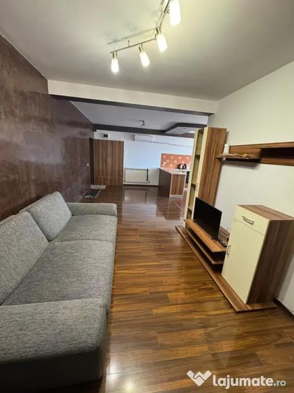 Apartament cu 3 camere decomandat în Sud