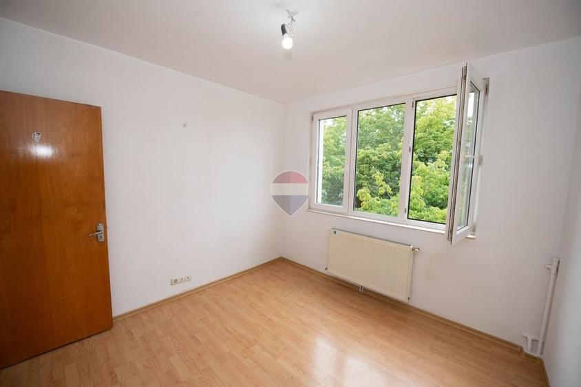 Apartament cu 3 camere decomandat în Politehnica