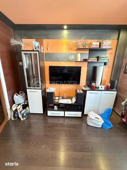 Apartament cu 3 camere semidecomandat în Mircea cel Bătrân