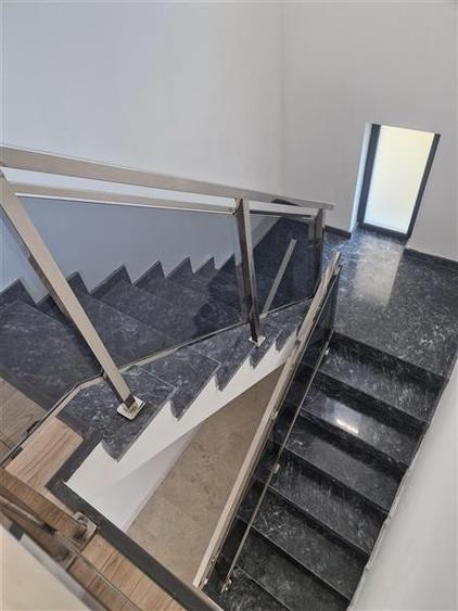 Casă individuală cu 4 camere cu Teren 240 Mp în Central