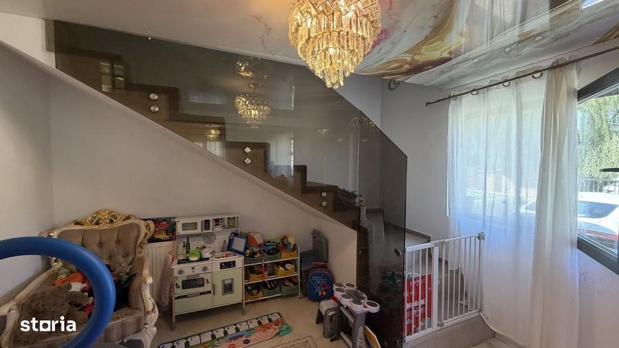 Casă cu 4 camere în Ciorogârla