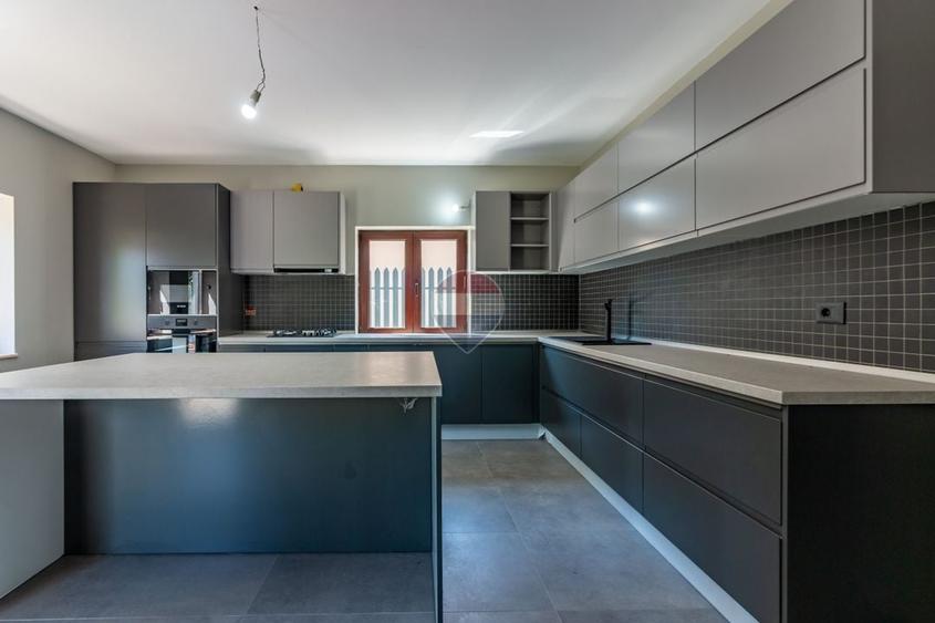 Casă individuală cu 4 camere cu Teren 563 Mp în Corbeanca