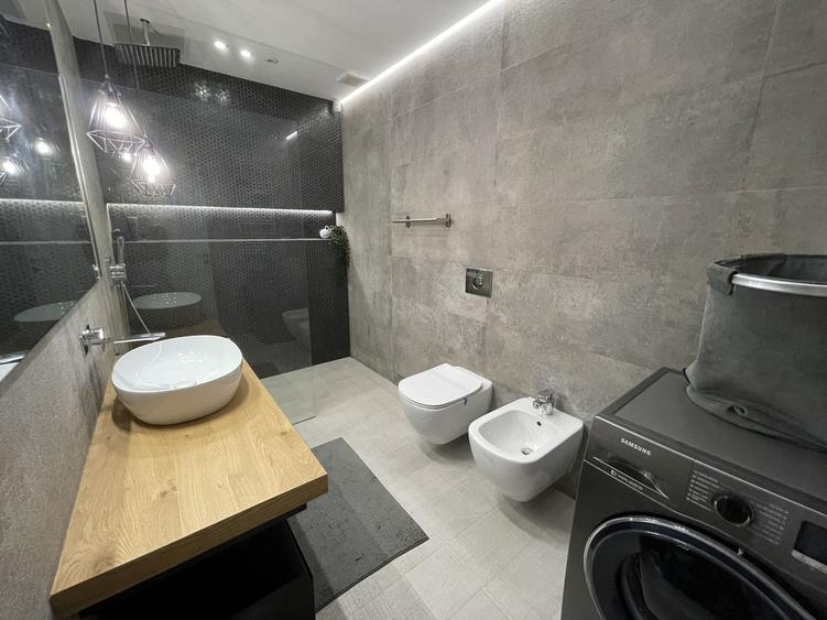 Penthouse cu 5 camere decomandat, mobilat în Herăstrău