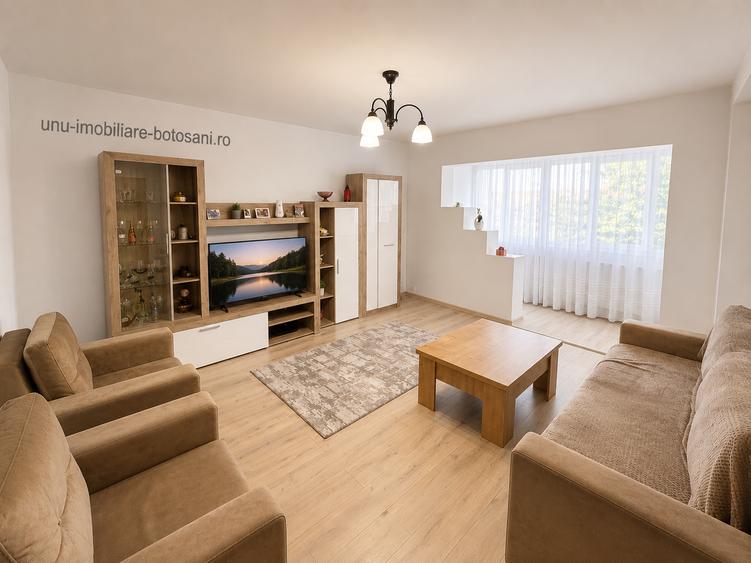Apartament cu 3 camere decomandat în Sud-Vest