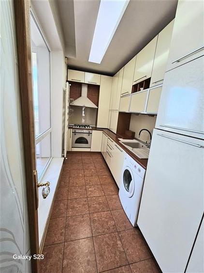 Apartament cu 3 camere decomandat, mobilat în Central