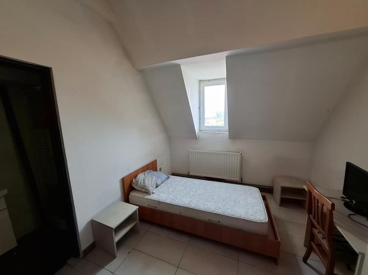 Apartament cu 7 camere decomandat în Central