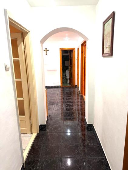 Apartament cu 3 camere decomandat în Sud