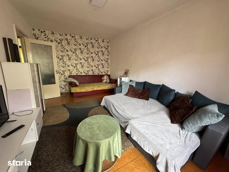 Apartament cu 3 camere decomandat în Valea Aurie