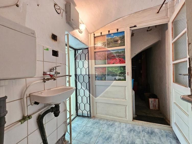 Birou, de 30 mp, în Central