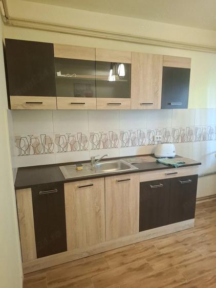 Inchiriez apartament cu 3 camere decomandat - 2