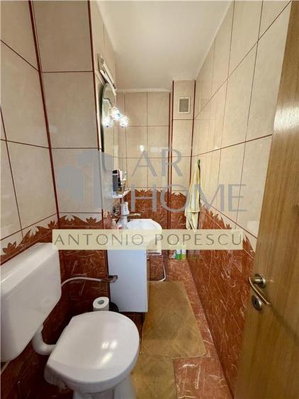 Apartament cu 4 camere decomandat, mobilat în Republicii