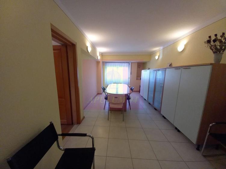 Apartament cu 5 camere decomandat în Unirii