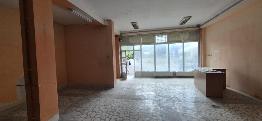 Spațiu comercial, de 240 mp, în Tudor