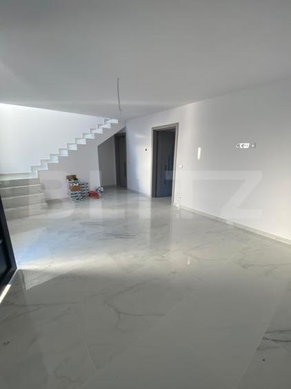 Duplex cu 4 camere cu Canalizare în Petriș