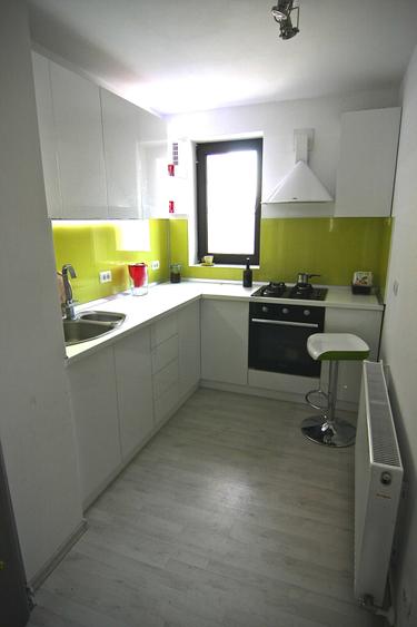 Apartament cu 3 camere decomandat în Drumul Taberei