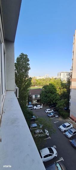 Garsonieră decomandată în Titan