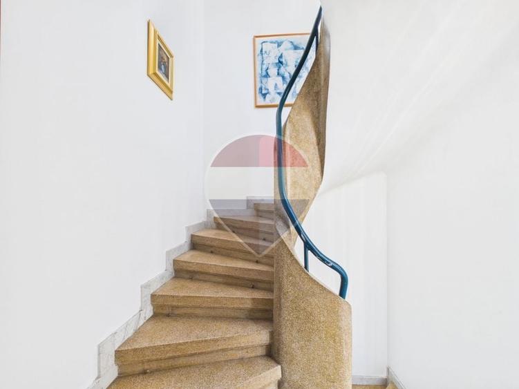 Apartament cu 5 camere semidecomandat, mobilat în Moșilor