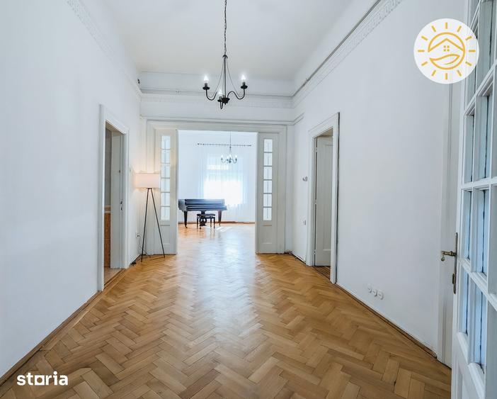 Apartament cu 5 camere în Centrul Istoric