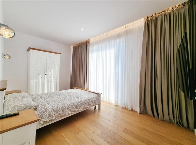 Apartament cu 4 camere semidecomandat, mobilat în Herăstrău