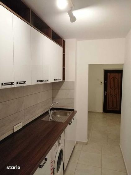 Garsonieră decomandată în Titan