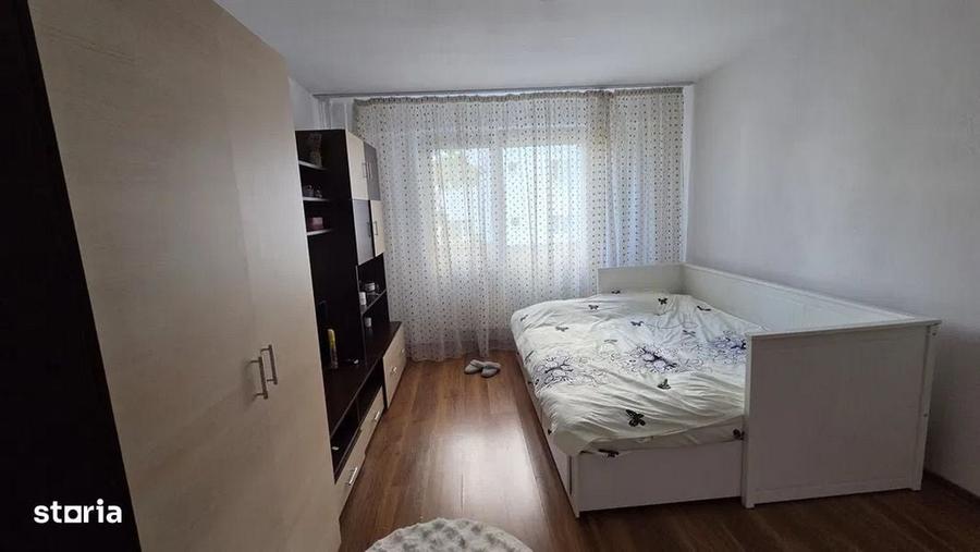 Apartament cu 2 camere semidecomandat în Gorjului
