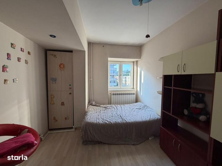 Apartament cu 3 camere decomandat în Central
