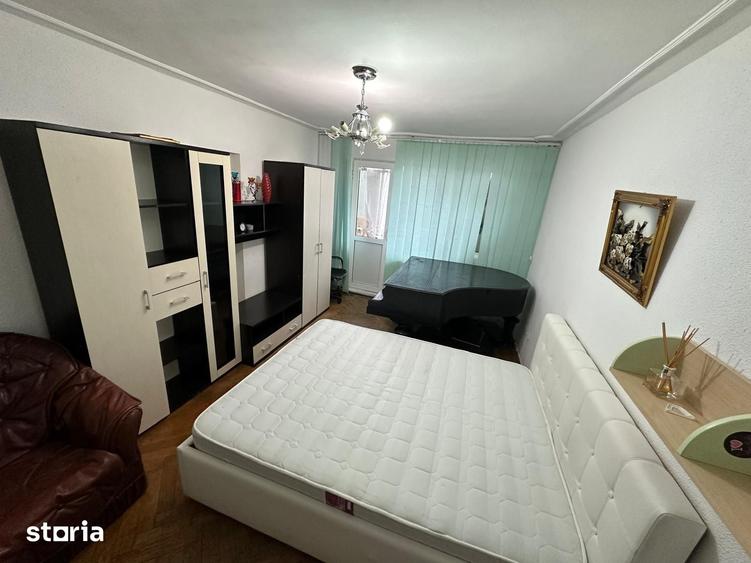 Apartament cu 3 camere în Mircea cel Bătrân